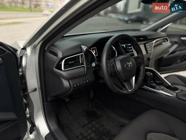 Серый Тойота Камри, объемом двигателя 2.49 л и пробегом 183 тыс. км за 17700 $, фото 17 на Automoto.ua