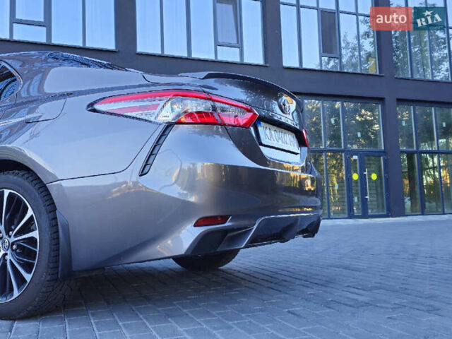 Серый Тойота Камри, объемом двигателя 2.5 л и пробегом 105 тыс. км за 19500 $, фото 10 на Automoto.ua