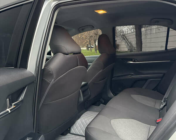 Серый Тойота Камри, объемом двигателя 2.49 л и пробегом 83 тыс. км за 18950 $, фото 10 на Automoto.ua