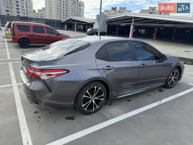 Тойота Камри 2018 в Киеве на Automoto.ua Серый Тойота Камри, объемом двигателя 2.49 л и пробегом 93 тыс. км за 25500 $, фото 1 на Automoto.ua