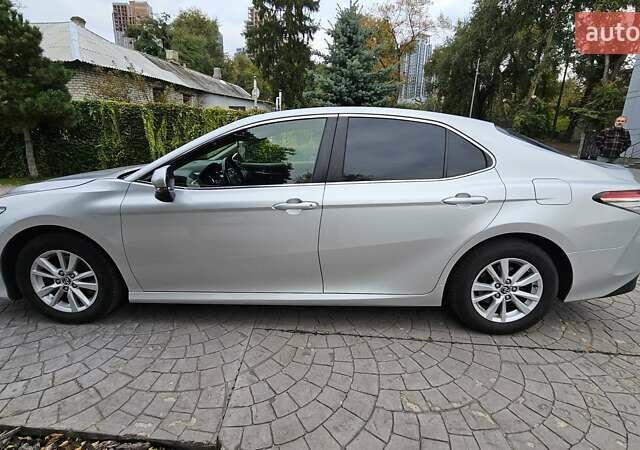 Серый Тойота Камри, объемом двигателя 2.49 л и пробегом 238 тыс. км за 20000 $, фото 4 на Automoto.ua