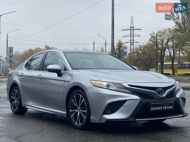 Серый Тойота Камри, объемом двигателя 2.49 л и пробегом 105 тыс. км за 17899 $, фото 2 на Automoto.ua