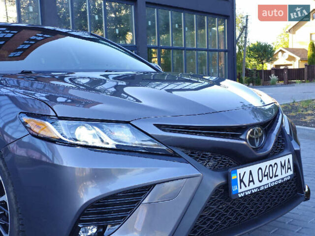 Серый Тойота Камри, объемом двигателя 2.5 л и пробегом 105 тыс. км за 19500 $, фото 3 на Automoto.ua