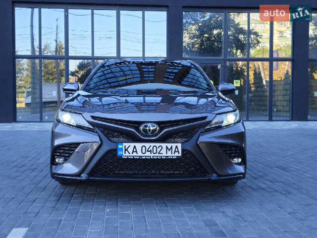 Серый Тойота Камри, объемом двигателя 2.5 л и пробегом 105 тыс. км за 19500 $, фото 2 на Automoto.ua