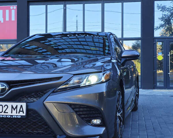 Серый Тойота Камри, объемом двигателя 2.5 л и пробегом 105 тыс. км за 19500 $, фото 1 на Automoto.ua