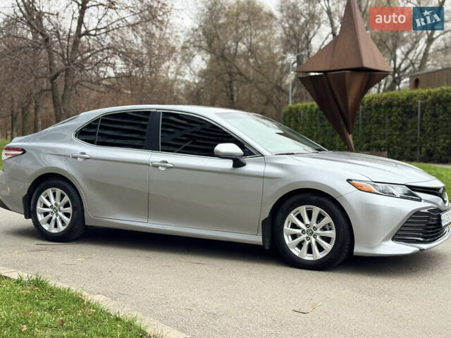 Серый Тойота Камри, объемом двигателя 2.49 л и пробегом 83 тыс. км за 18950 $, фото 7 на Automoto.ua