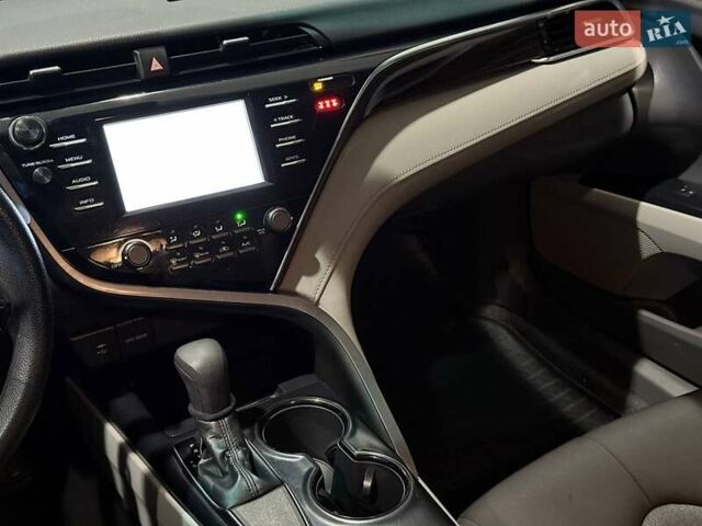 Сірий Тойота Камрі, об'ємом двигуна 2.5 л та пробігом 62 тис. км за 17990 $, фото 15 на Automoto.ua