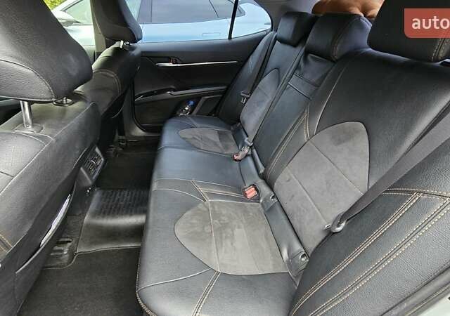 Серый Тойота Камри, объемом двигателя 2.49 л и пробегом 238 тыс. км за 20000 $, фото 7 на Automoto.ua