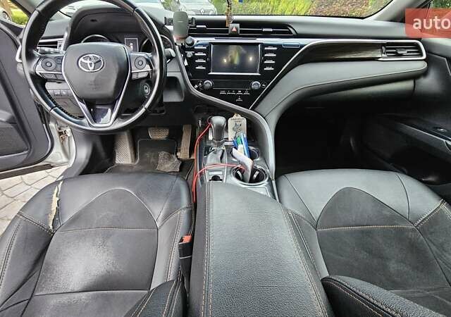 Серый Тойота Камри, объемом двигателя 2.49 л и пробегом 238 тыс. км за 20000 $, фото 5 на Automoto.ua