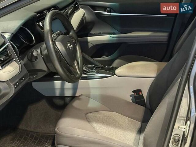 Сірий Тойота Камрі, об'ємом двигуна 2.5 л та пробігом 62 тис. км за 17990 $, фото 8 на Automoto.ua