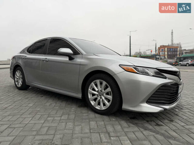 Серый Тойота Камри, объемом двигателя 2.49 л и пробегом 183 тыс. км за 17700 $, фото 9 на Automoto.ua