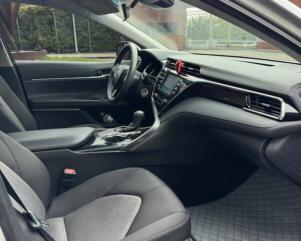 Серый Тойота Камри, объемом двигателя 2.49 л и пробегом 83 тыс. км за 18950 $, фото 12 на Automoto.ua