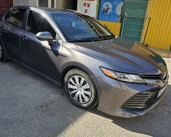 Серый Тойота Камри, объемом двигателя 2.49 л и пробегом 62 тыс. км за 18000 $, фото 3 на Automoto.ua