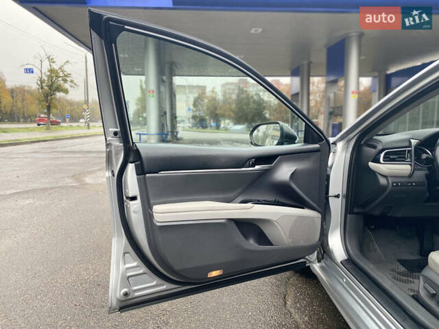 Серый Тойота Камри, объемом двигателя 2.49 л и пробегом 105 тыс. км за 17899 $, фото 18 на Automoto.ua