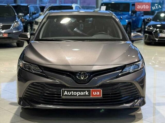 Сірий Тойота Камрі, об'ємом двигуна 2.5 л та пробігом 62 тис. км за 17990 $, фото 1 на Automoto.ua