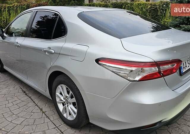 Серый Тойота Камри, объемом двигателя 2.49 л и пробегом 238 тыс. км за 20000 $, фото 3 на Automoto.ua