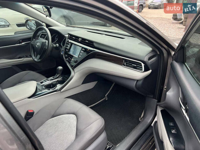 Серый Тойота Камри, объемом двигателя 2.5 л и пробегом 185 тыс. км за 21500 $, фото 14 на Automoto.ua