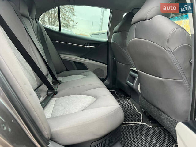 Серый Тойота Камри, объемом двигателя 2.5 л и пробегом 185 тыс. км за 21500 $, фото 10 на Automoto.ua