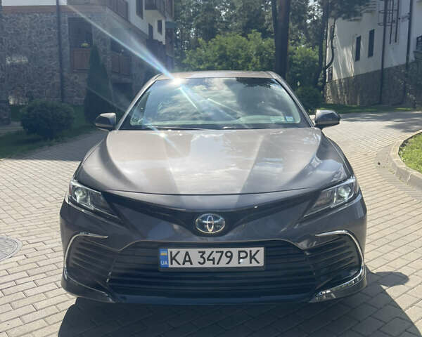 Серый Тойота Камри, объемом двигателя 2.49 л и пробегом 206 тыс. км за 21000 $, фото 1 на Automoto.ua