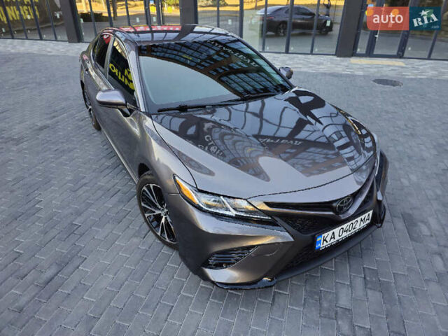 Серый Тойота Камри, объемом двигателя 2.5 л и пробегом 105 тыс. км за 19500 $, фото 4 на Automoto.ua