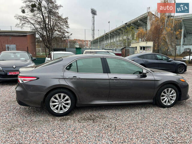 Серый Тойота Камри, объемом двигателя 2.5 л и пробегом 185 тыс. км за 21500 $, фото 3 на Automoto.ua