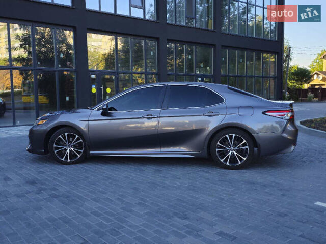Серый Тойота Камри, объемом двигателя 2.5 л и пробегом 105 тыс. км за 19500 $, фото 6 на Automoto.ua