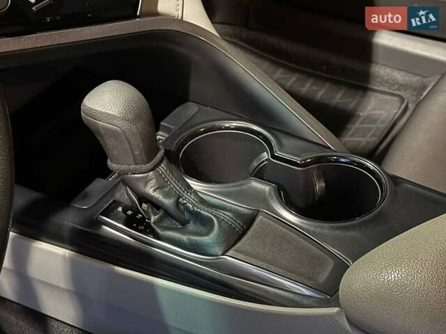 Сірий Тойота Камрі, об'ємом двигуна 2.5 л та пробігом 62 тис. км за 17990 $, фото 12 на Automoto.ua
