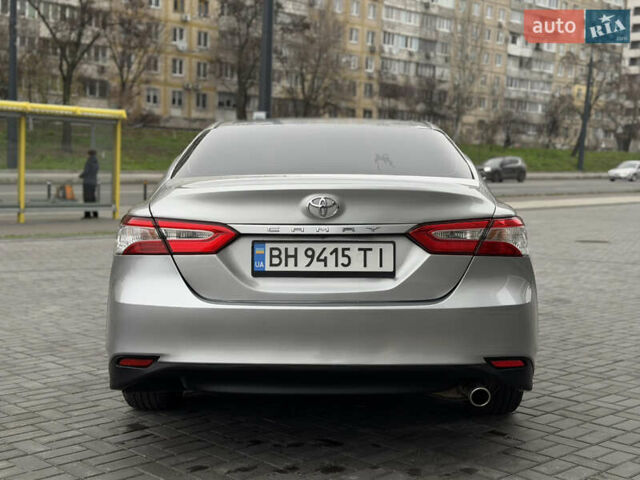 Серый Тойота Камри, объемом двигателя 2.49 л и пробегом 183 тыс. км за 17700 $, фото 6 на Automoto.ua
