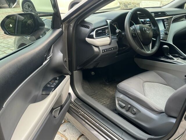 Сірий Тойота Камрі, об'ємом двигуна 2.5 л та пробігом 81 тис. км за 18999 $, фото 9 на Automoto.ua