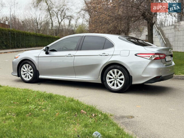 Серый Тойота Камри, объемом двигателя 2.49 л и пробегом 83 тыс. км за 18950 $, фото 2 на Automoto.ua