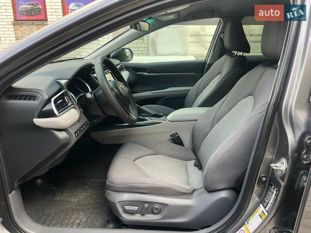 Тойота Камри 2018 в Белой Церкве на Automoto.ua Серый Тойота Камри, объемом двигателя 2.49 л и пробегом 81 тыс. км за 19000 $, фото 12 на Automoto.ua