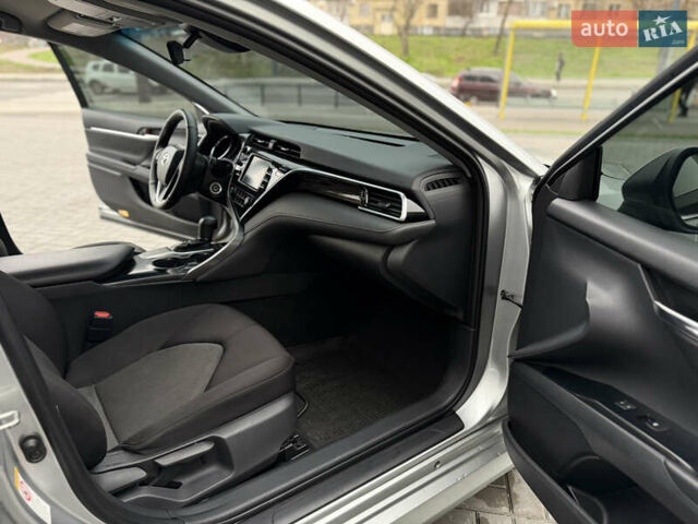 Серый Тойота Камри, объемом двигателя 2.49 л и пробегом 183 тыс. км за 17700 $, фото 18 на Automoto.ua