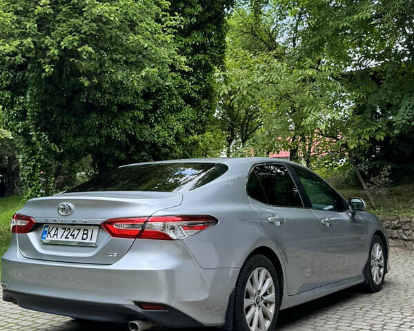 Серый Тойота Камри, объемом двигателя 2.49 л и пробегом 131 тыс. км за 18000 $, фото 3 на Automoto.ua