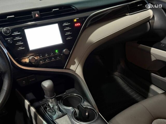 Сірий Тойота Камрі, об'ємом двигуна 2.5 л та пробігом 62 тис. км за 17990 $, фото 15 на Automoto.ua