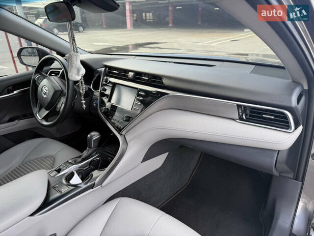Тойота Камри 2018 в Киеве на Automoto.ua Серый Тойота Камри, объемом двигателя 2.49 л и пробегом 93 тыс. км за 25500 $, фото 15 на Automoto.ua