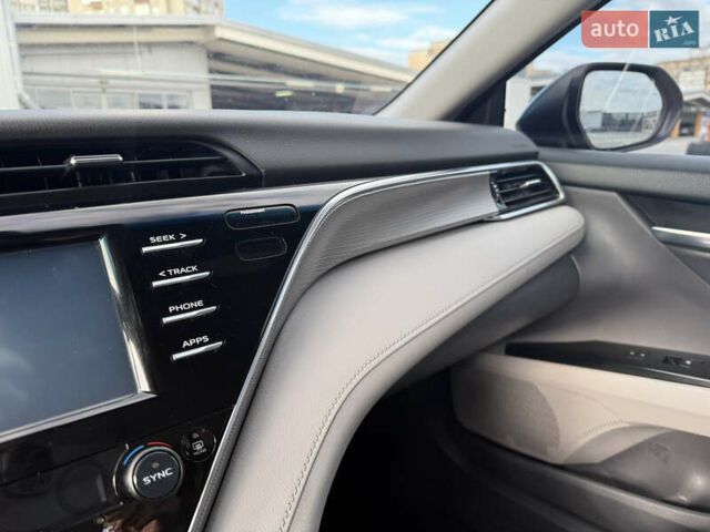 Тойота Камри 2018 в Киеве на Automoto.ua Серый Тойота Камри, объемом двигателя 2.49 л и пробегом 93 тыс. км за 25500 $, фото 18 на Automoto.ua