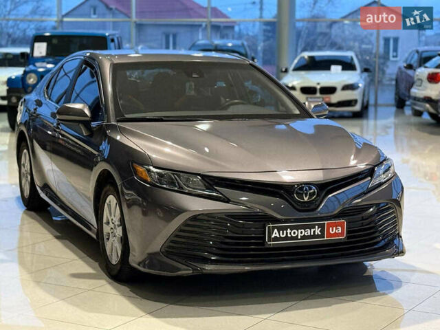 Сірий Тойота Камрі, об'ємом двигуна 2.5 л та пробігом 62 тис. км за 17990 $, фото 2 на Automoto.ua