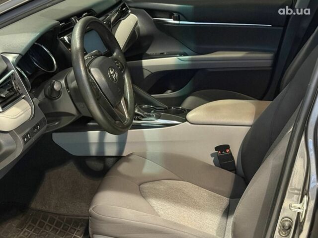 Сірий Тойота Камрі, об'ємом двигуна 2.5 л та пробігом 62 тис. км за 17990 $, фото 8 на Automoto.ua