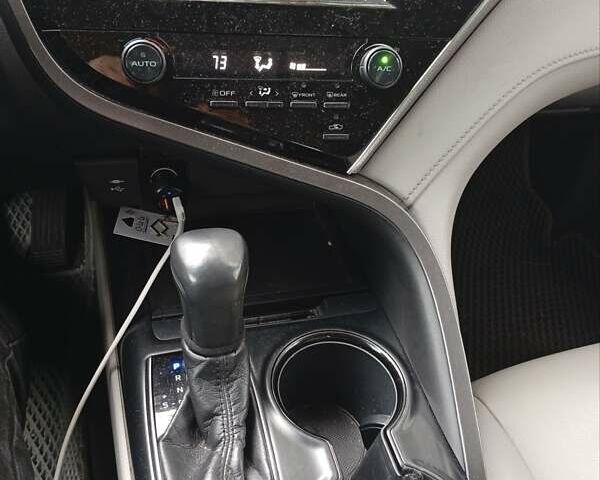 Тойота Камри 2018 в Николаеве на Automoto.ua Серый Тойота Камри, объемом двигателя 2.49 л и пробегом 104 тыс. км за 18300 $, фото 2 на Automoto.ua