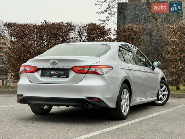 Серый Тойота Камри, объемом двигателя 2.49 л и пробегом 206 тыс. км за 17700 $, фото 20 на Automoto.ua