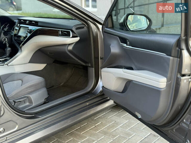 Серый Тойота Камри, объемом двигателя 2.5 л и пробегом 80 тыс. км за 17700 $, фото 24 на Automoto.ua