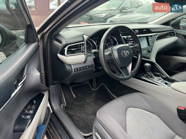 Серый Тойота Камри, объемом двигателя 2.5 л и пробегом 185 тыс. км за 21500 $, фото 16 на Automoto.ua