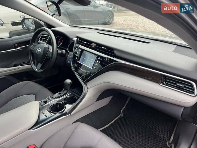Серый Тойота Камри, объемом двигателя 2.5 л и пробегом 185 тыс. км за 21500 $, фото 15 на Automoto.ua