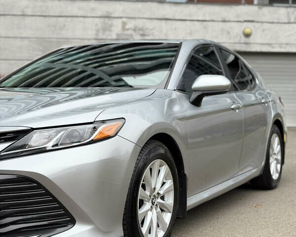 Серый Тойота Камри, объемом двигателя 2.49 л и пробегом 83 тыс. км за 18950 $, фото 1 на Automoto.ua