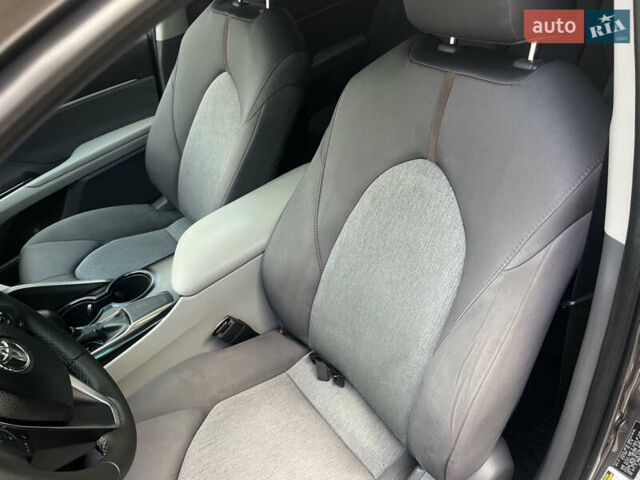 Тойота Камри 2018 в Белой Церкве на Automoto.ua Серый Тойота Камри, объемом двигателя 2.49 л и пробегом 81 тыс. км за 19000 $, фото 13 на Automoto.ua