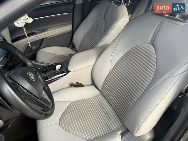 Тойота Камри 2018 в Киеве на Automoto.ua Серый Тойота Камри, объемом двигателя 2.49 л и пробегом 93 тыс. км за 25500 $, фото 19 на Automoto.ua