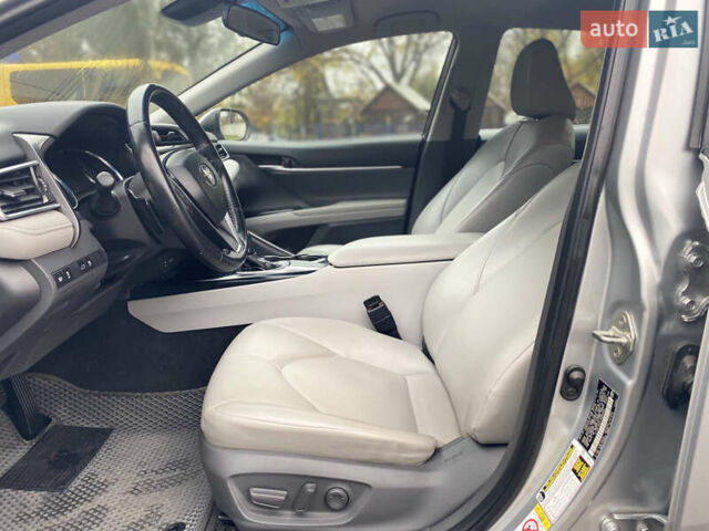 Серый Тойота Камри, объемом двигателя 2.49 л и пробегом 105 тыс. км за 17899 $, фото 7 на Automoto.ua