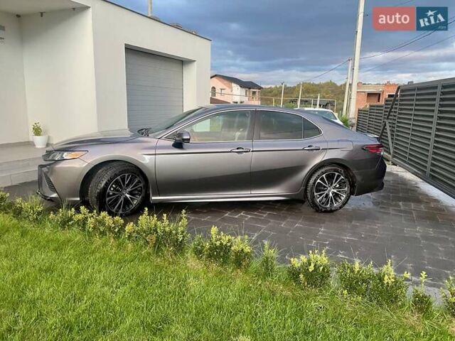 Серый Тойота Камри, объемом двигателя 2.49 л и пробегом 97 тыс. км за 22399 $, фото 2 на Automoto.ua