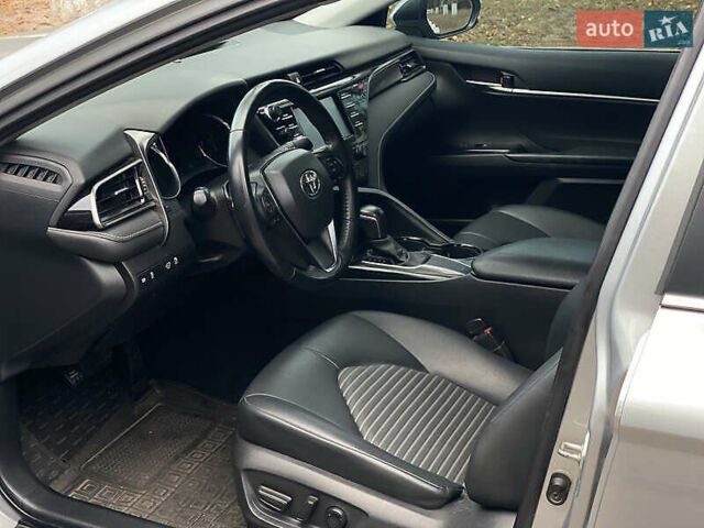 Серый Тойота Камри, объемом двигателя 2.49 л и пробегом 100 тыс. км за 20000 $, фото 14 на Automoto.ua