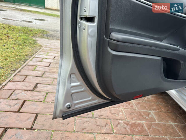 Сірий Тойота Камрі, об'ємом двигуна 2.49 л та пробігом 177 тис. км за 21500 $, фото 26 на Automoto.ua